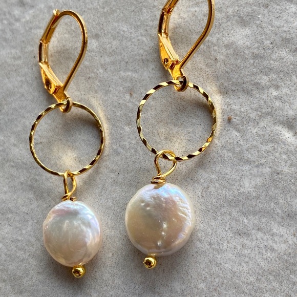 🌙Coin freshwater pearl drop earrings - Picture 2 of 3